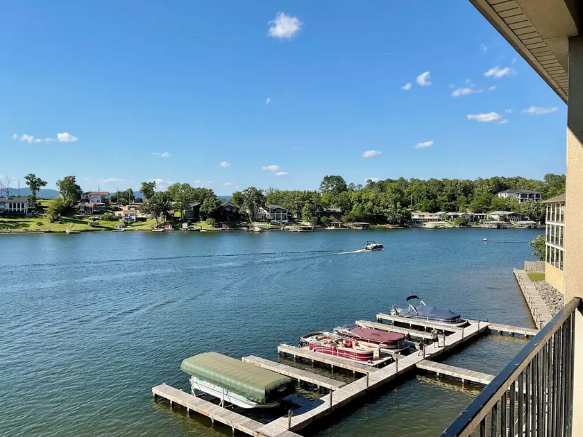 Stunning New Lake Hamilton Condo Lake front on 7 South 🐟 🛶🎣 - Image 1