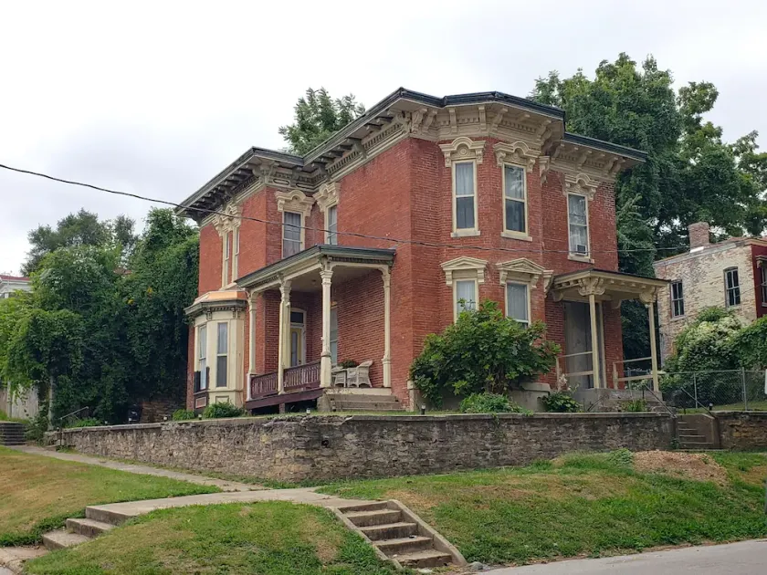 Admiral Fuqua House - Large downtown Hannibal Home - Image 1