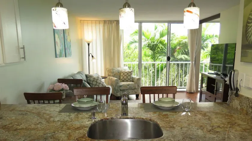 1 BR + Den ~ Ocean View ~ Pool, Internet, Kabel - Image 1