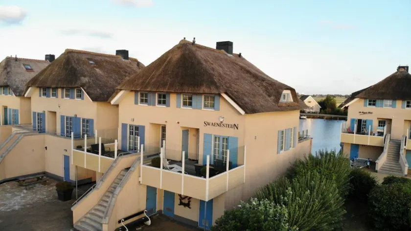 Villa barco bonito com próprio barco e bicicleta Stavoren ✅ soquete para e-car - Image 1