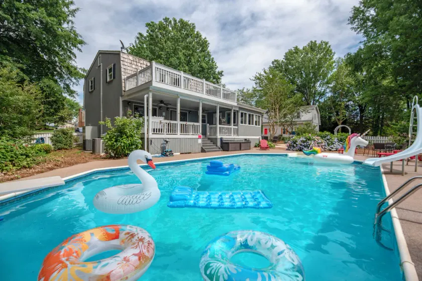 Near Lake Norman, Pool, Hot Tub, Volleyball, Basketball, Pickleball, Putt Putt - Image 1