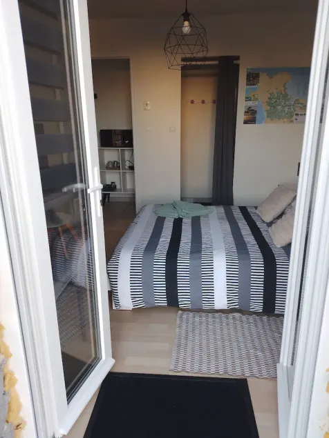 Chambre Chez un Particulier Tout Près des Plages du Débarquement. Et Commerces - Image 1