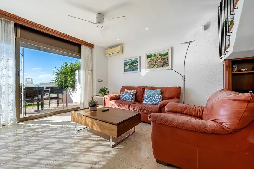 Casa de férias 'Ca La Montse' com vista para o mar, terraço privado e acesso Wi-Fi - Image 1