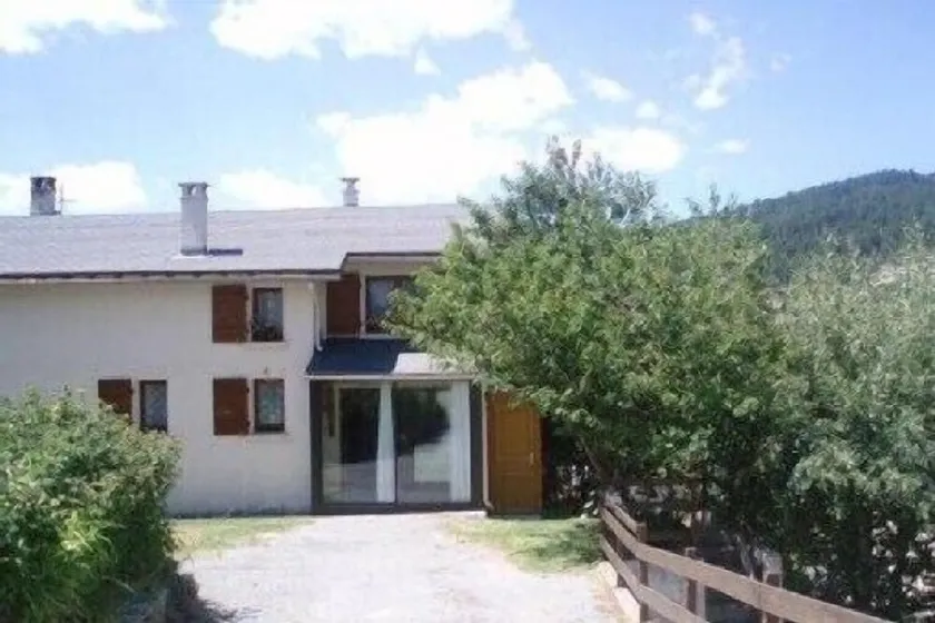 Großes freistehendes Chalet auf baumbestandenem Grund, aller Komfort - Image 1