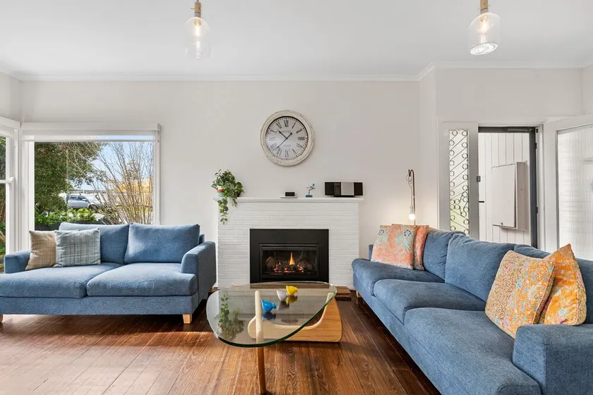 RYE Classic- 4bed, perfect location-up to 13 guests, foxtel- BONUS* NIGHTS OFFER - Image 1