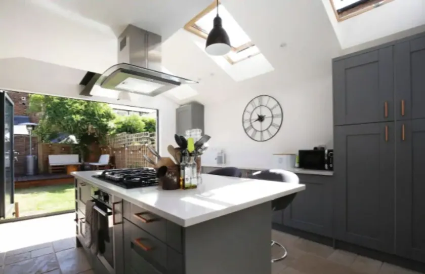 Modern Chic 2BR Townhouse in Central Oxford - Pass the Keys - Image 1