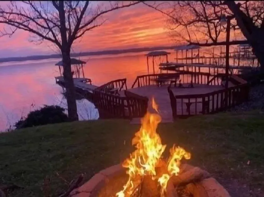 Million-dollar view of Seneca lake Pet friendly3 bedroom  ON water - Image 1