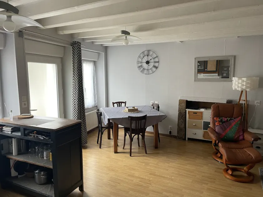 Village house without garden in the center of Pleucadeuc in the Morbihan - Image 1
