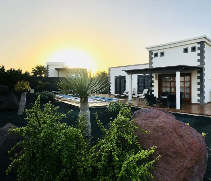 LUXURY VILLA I PLAYA BLANCA, CLIMATIC POOL NÄR PLAYA FLAMINGO - Image 1