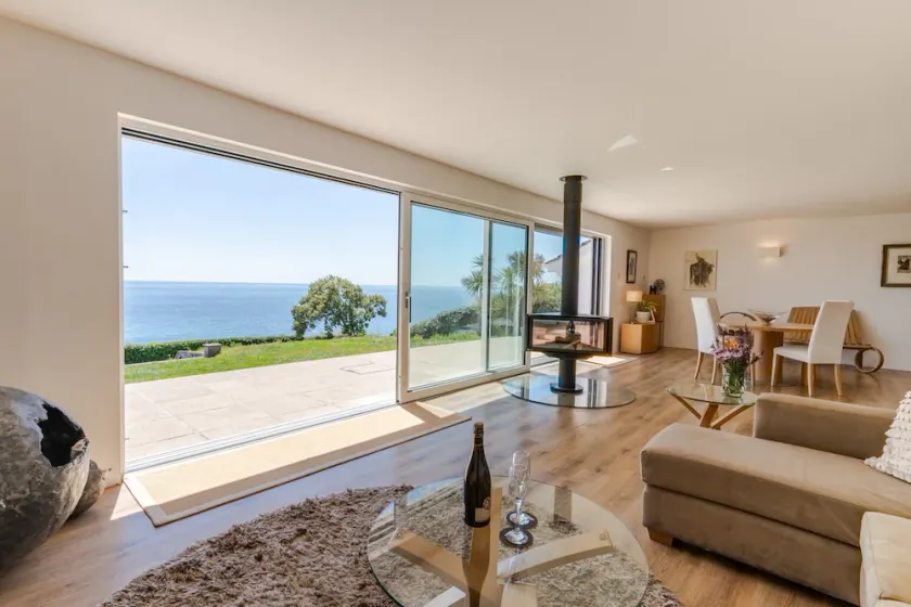 Sea-view Holiday Home Near Beach, No Deposit - Image 1