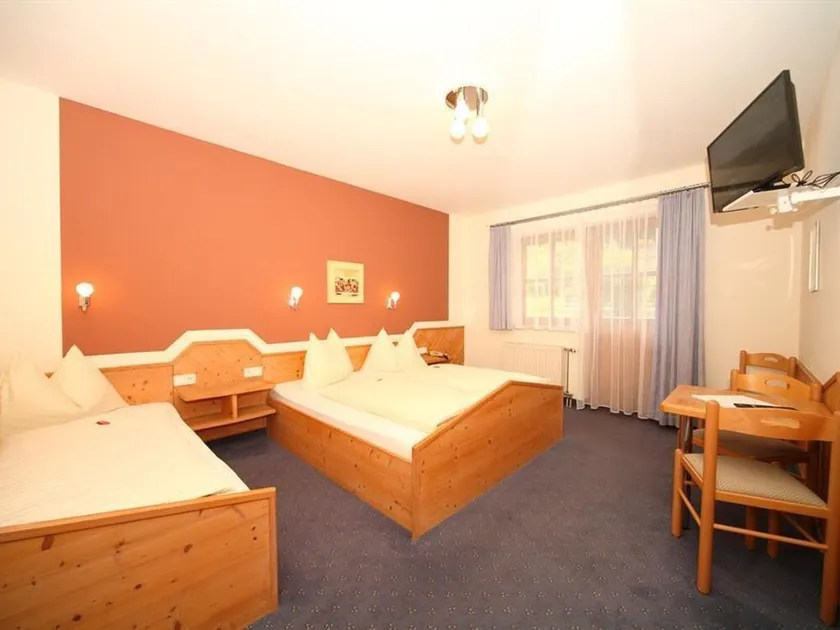 Dreibettzimmer mit Bad, WC - HP - Golf- und Skipension Krug - Image 1
