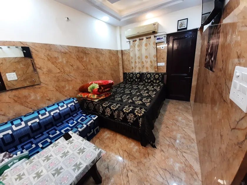 Private Luxuary Studio apartment with fully equipped kitchen & attach washroom - Image 1