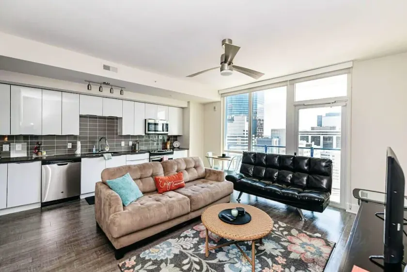 1 Bedroom apartment in Uptown Charlotte - Image 1