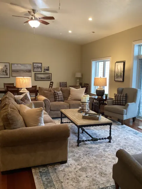 LAKEVIEW PENTHOUSE 406 3br/2.5bath. Rent 4 get 5th free ask!- 2 king bed suites - Image 1