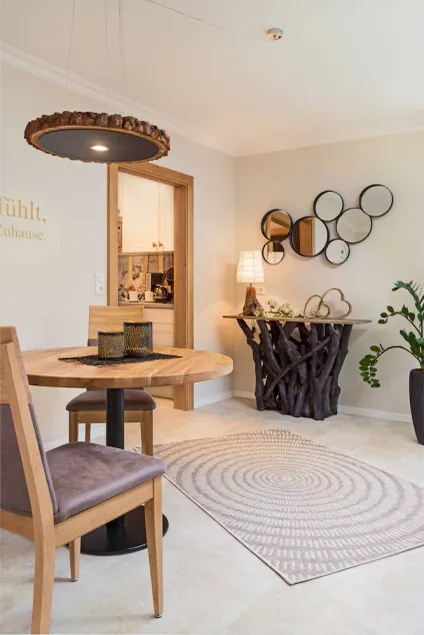 Helle, neu renovierte Suite mit hochwertigen Schreinermöbeln und zwei Balkonen - Image 1