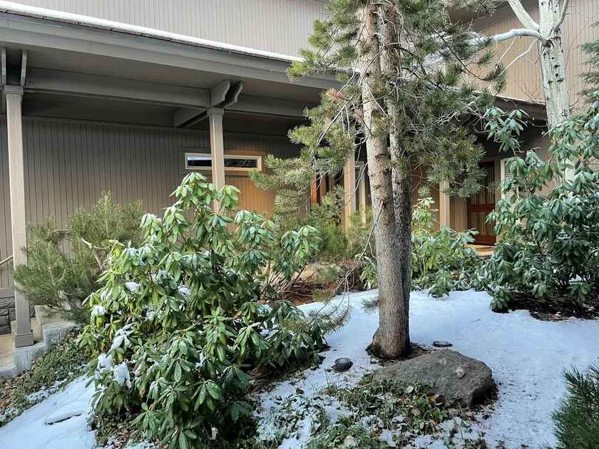 Pet Friendly Villa Unit with Two-Primary Bedroom Suites on Bend's Westside - Image 1