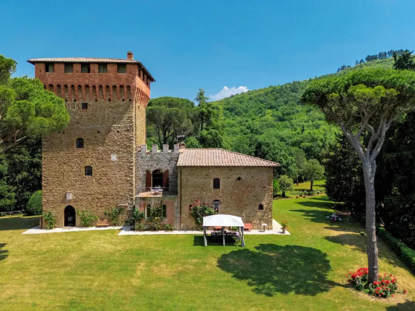 TORRE DI PACIANO 10 + 2 sover, villa med privat pool til eksklusiv brug! - Image 1