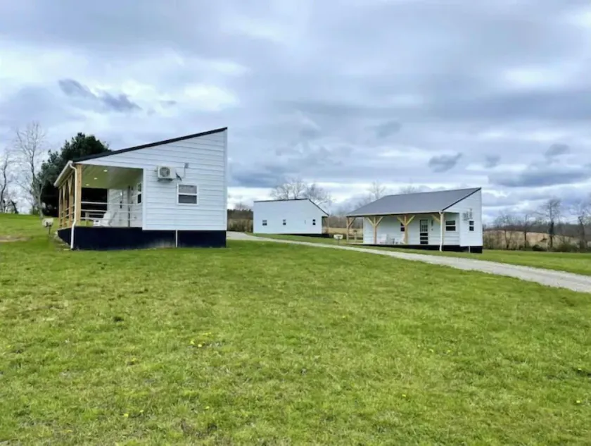 Koby-NEW tiny home with shared fishing pond - Image 1