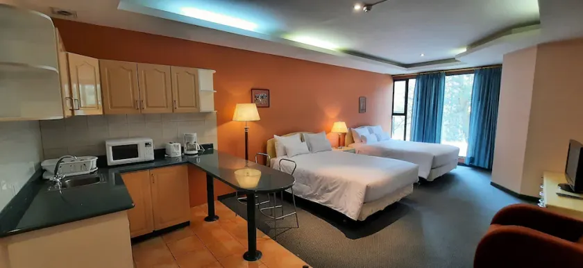 MH Family Suite in the best area of the city (2 Queen beds) - Image 1