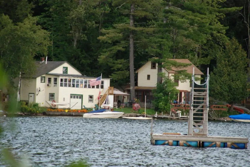 Lake Front Cottage com grande praia e natação.  Sol da tarde, pôr do sol grande. - Image 1