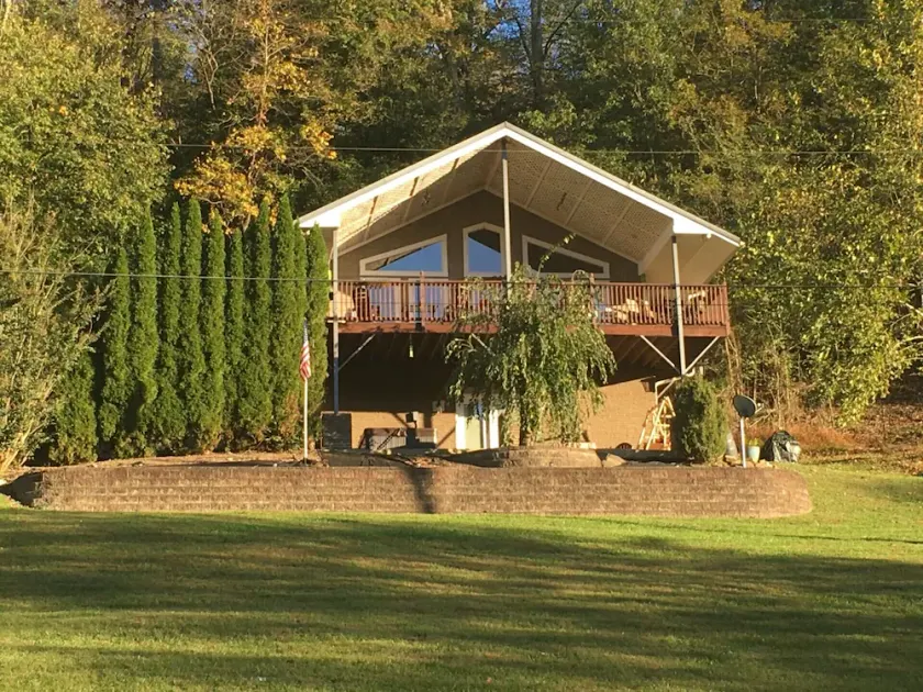 Mountain Bliss......your chalet getaway retreat!! 4BR 2BA with private setting!! - Image 1