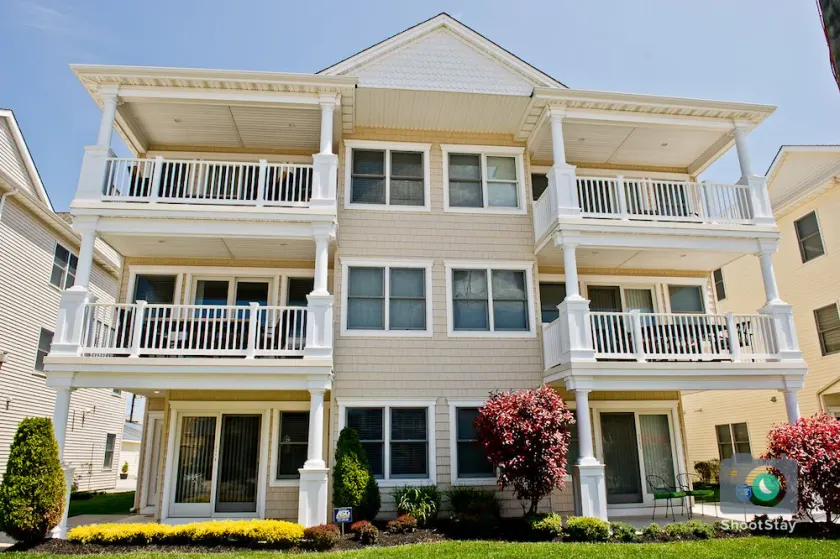 Nouveau 4BR Beach Block Home-Location, emplacement, emplacement! - Image 1