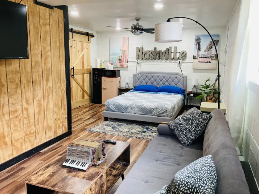 Chic cozy studio 15mi BNA, 7mi Broadway, 6mi Vanderbilt, 5mi Bicentennial Park - Image 1