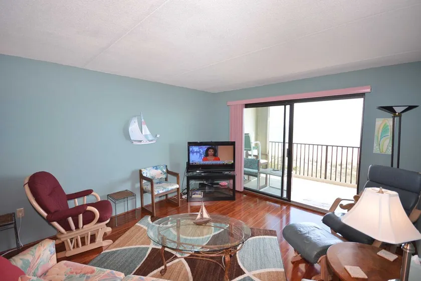 Charmant et élégant condo de luxe de 3 chambres en bord de mer avec WiFi gratuit et une vue imprenable sur l'océan situé dans le centre-ville et à quelques pas de la plage! - Image 1