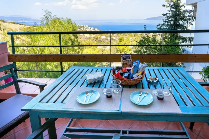 Τhree-storey maisonette with a wonderful view of the Saronic sea - Image 1