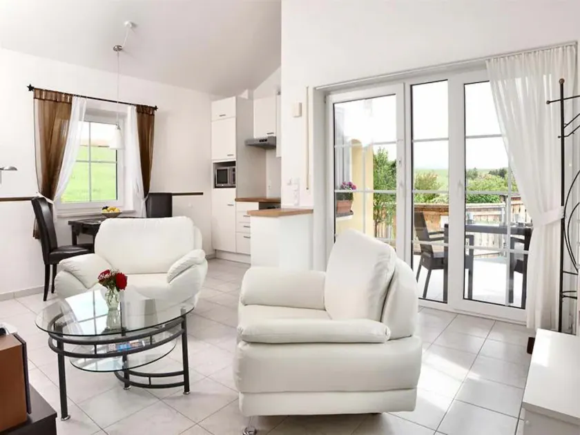 Ferienwohnung Nr. 2 - Bergblick, 39 qm Obergeschoss, 1 separates Schlafzimmer - Image 1