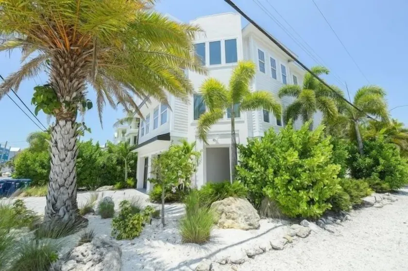 2201 AVE C home - Image 1