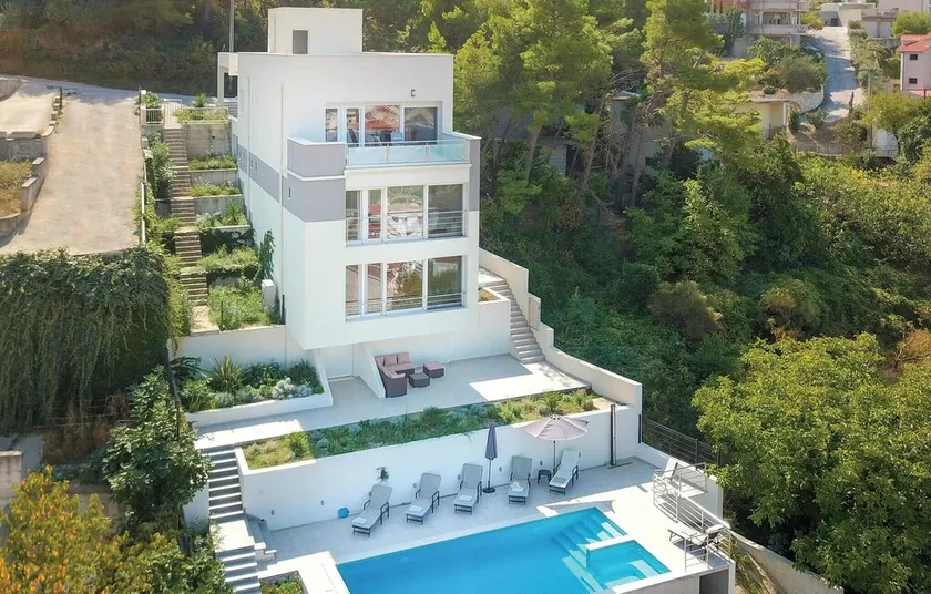Luxurious home in Podstrana - Image 1