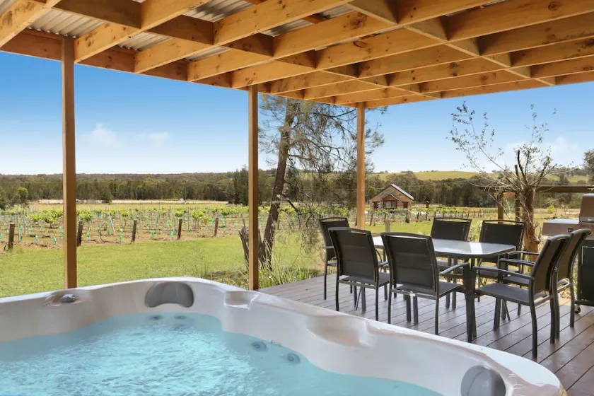 La Villetta home on Vineyard - Image 1