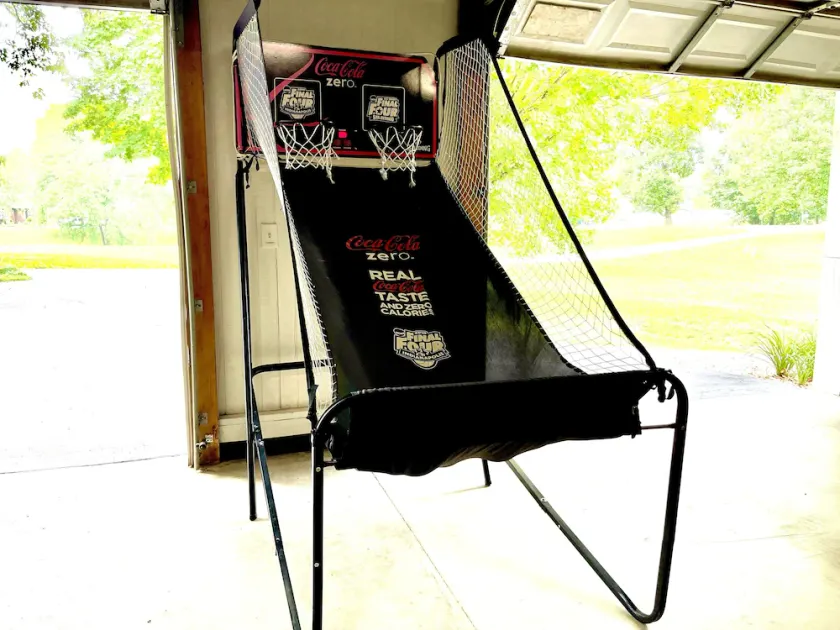 “Feels Like Home” #2CarGarage #Family Fun #Beech Bend #Caves #WKU #KingBedSuite - Image 1