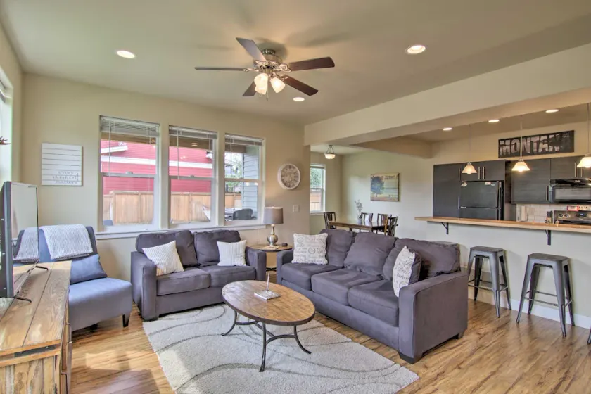 NY Bozone Bliss-Contemporary Town Home (KING Bed) Steps from Meyer's Lake - Image 1