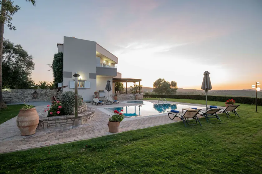 Villa spacieuse et calme avec piscine privée, barbecue et vue imprenable! - Image 1