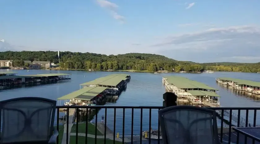 Waterfront Condo, Over-sized Loft, Sleeps 10, 2 Pools, Great Fishing and Golfing - Image 1