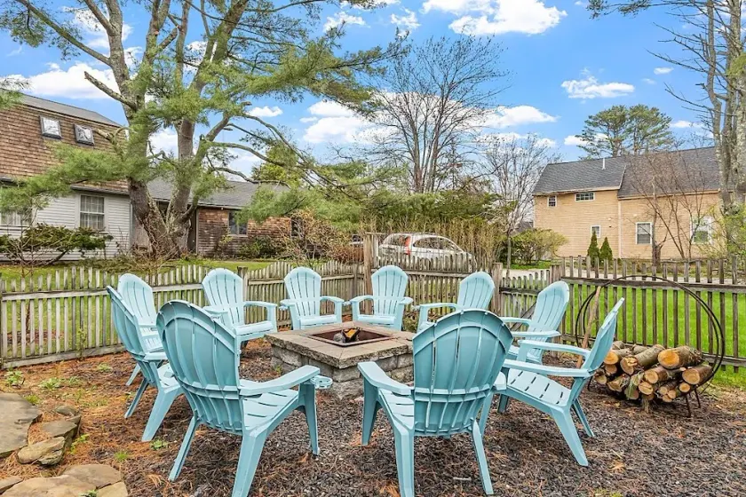 Charming Kennebunk Cape - Walk to Dock Square! - Image 1