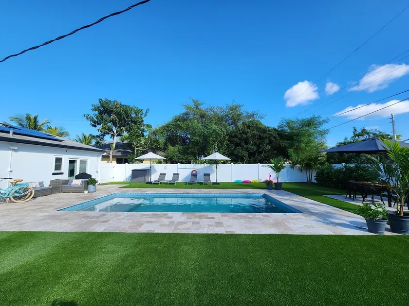 Private saltwater pool, beach service perks, conveniently located! Dinner on us! - Image 1