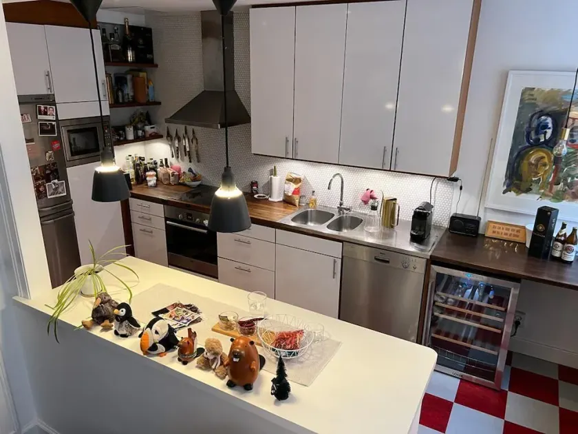 Vibrant neighbourhood in the heart of popular Södermalm. Safe and central street - Image 1