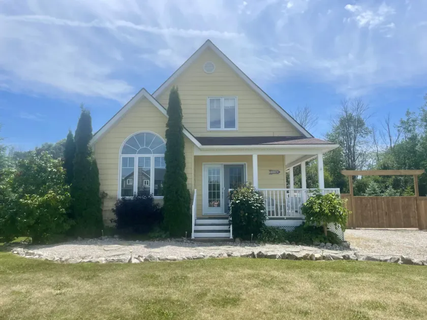 Stunning Cape Cod Style Cottage, Huron County - Image 1