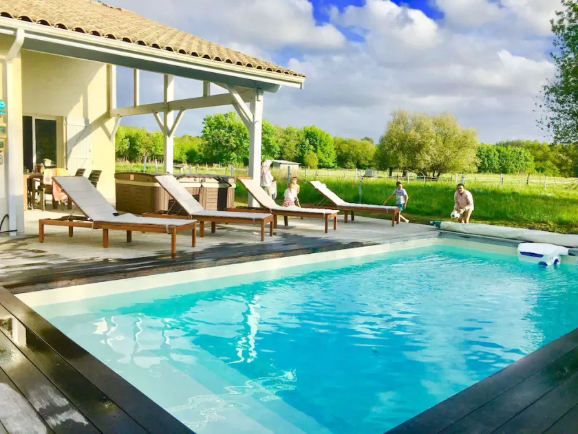 ☆Villa LANDAISE & jacuzzi ≈Heated pool ≈ forest view≈ beaches≈ ☆ - Image 1