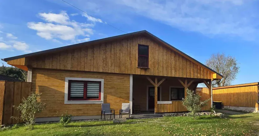 Großes Holzhaus mit Sauna, in ruhiger Lage am Badesee - Image 1