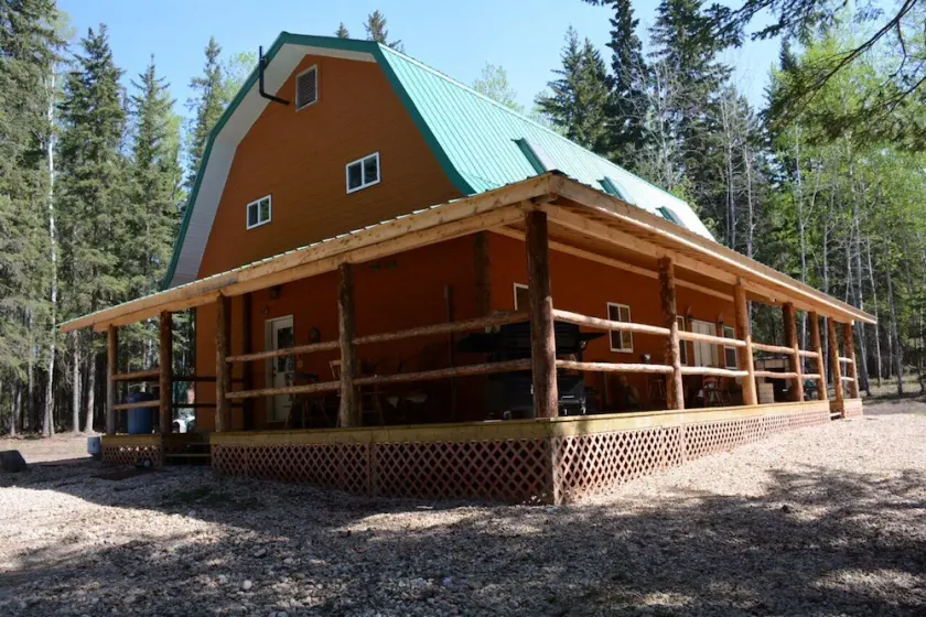 Beautiful Wilderness Retreat Cabin 1.5 hours north of Edmonton! - Image 1