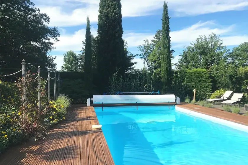 Luxusunterkunft mit Balkon und großem Pool - Image 1