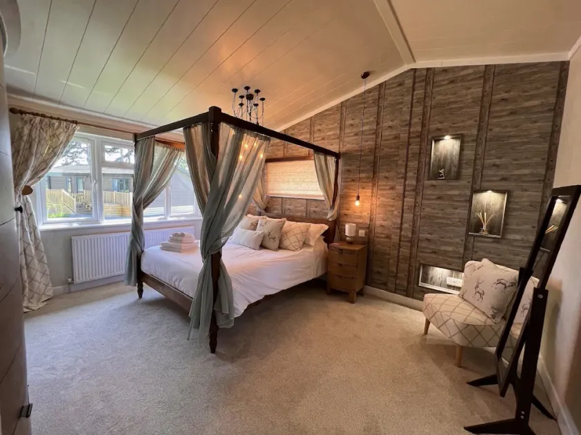 Kingfisher Lodge - Luxury Lodge with Hot Tub - Image 1