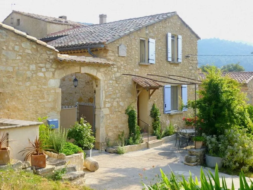SPACIOUS GITE FOR 4 PEOPLE IN AUTHENTIC PROVENCAL FARMHOUSE - Image 1
