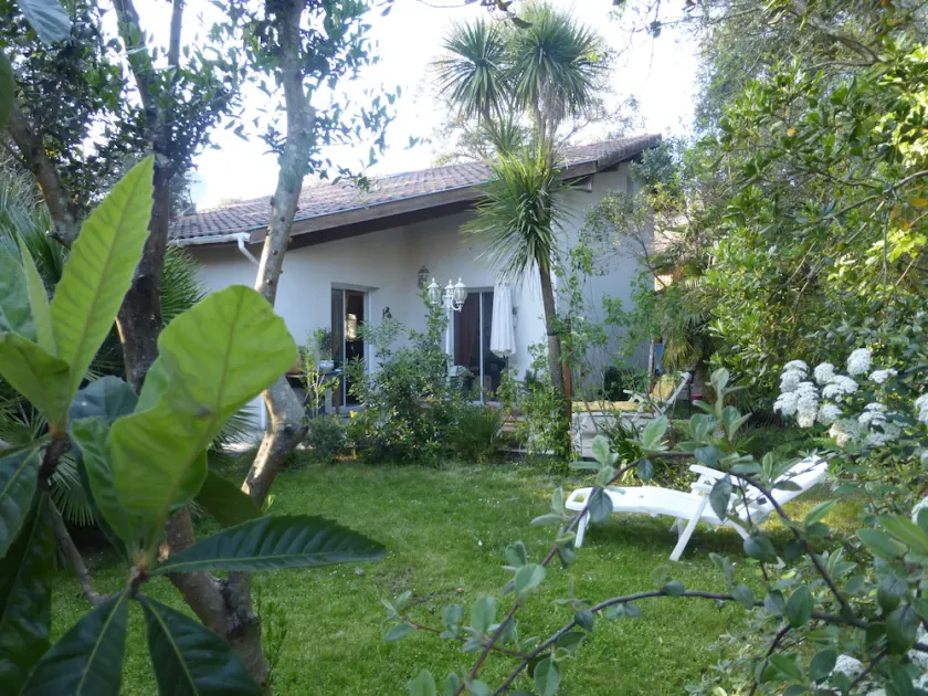 Bella villa Spaziosa confortevole con giardino recintato con alberi a 5 minuti dal mare - Image 1