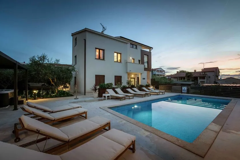 Apartamento vacacional con piscina a tan solo 100m de la playa - Image 1