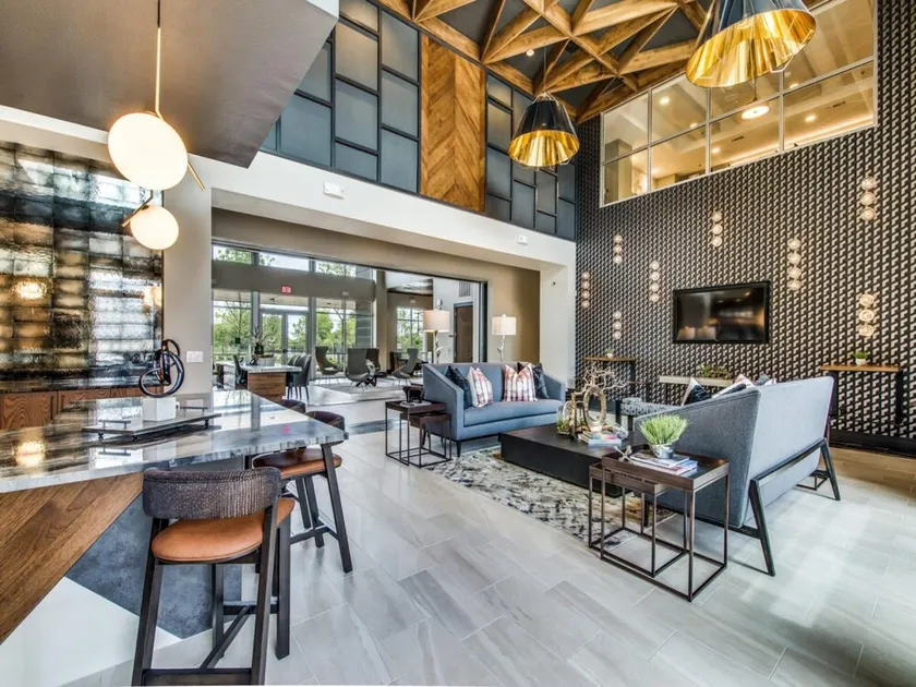 Modern & Chic 1BR Luxury Apts Close to Downtown & Airport - Image 1